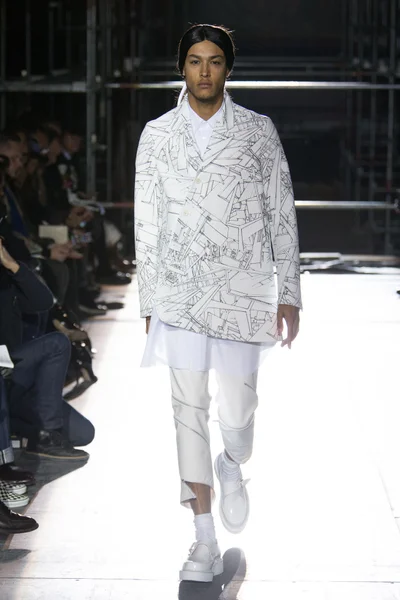 Look 17